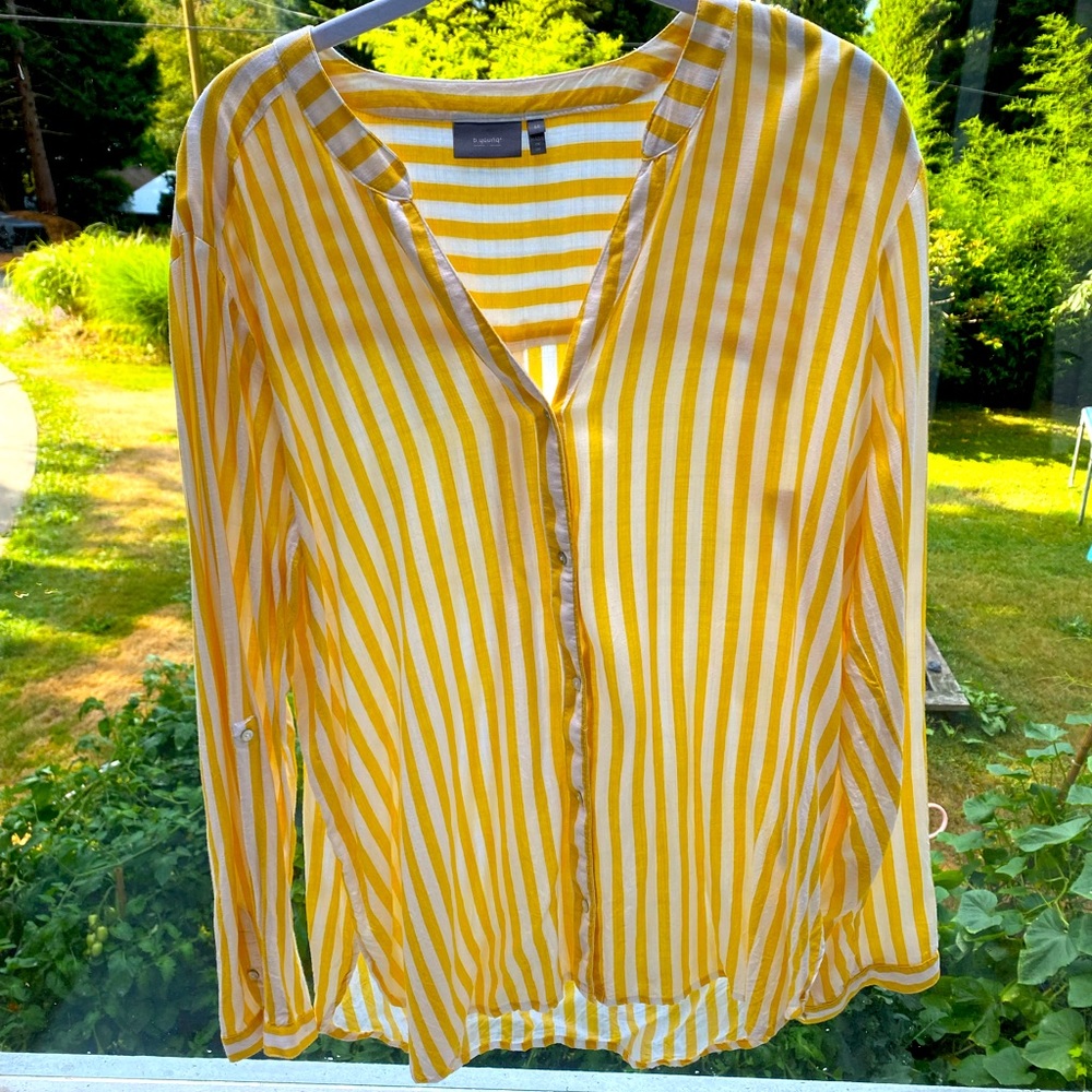 Light weight blouse. New without tag. Size 14 US